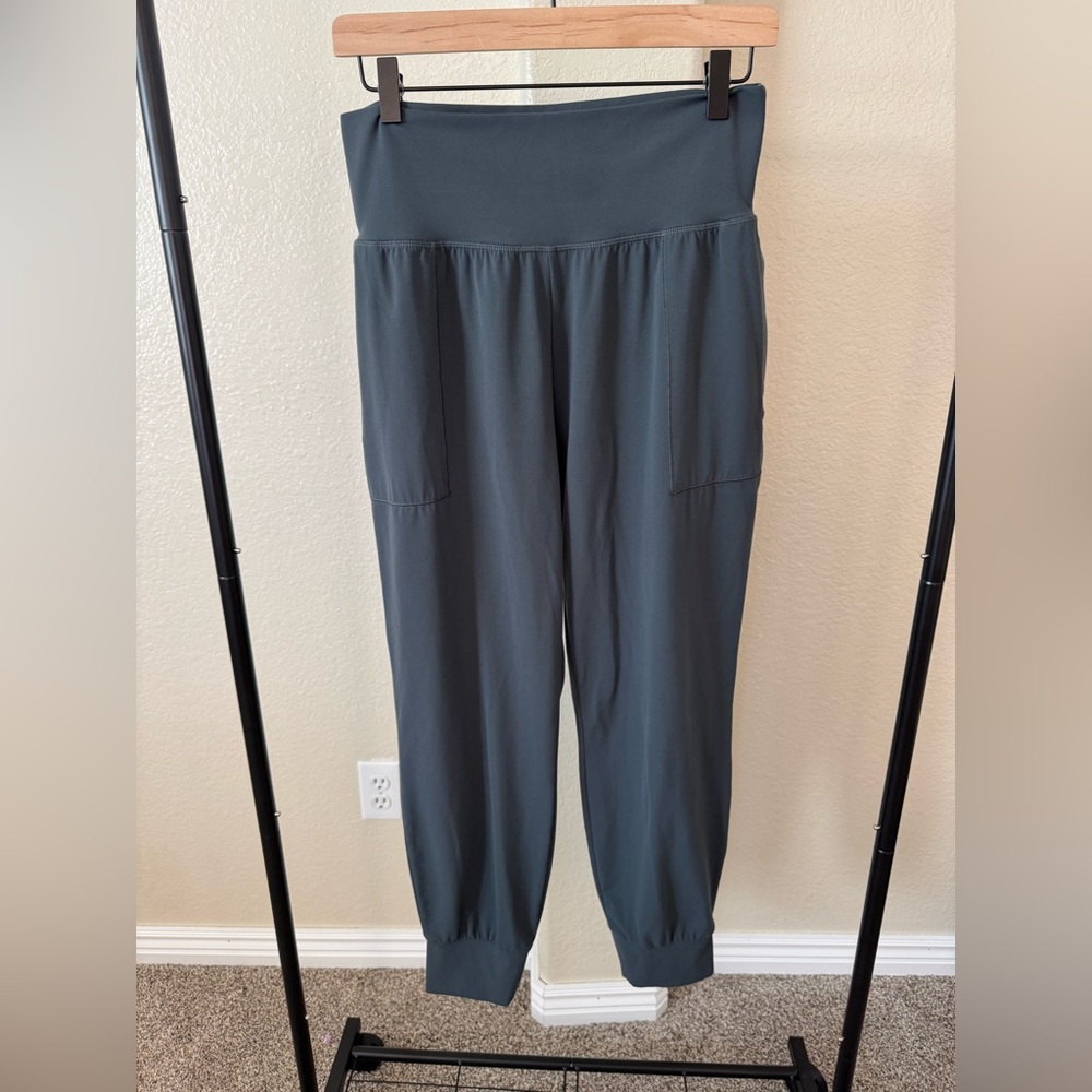 Athleta Salutation Jogger in Powervita
